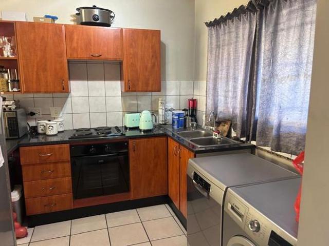 1 Bedroom Apartment in Rooihuiskraal North
