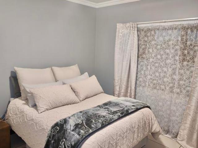 1 Bedroom Apartment in Rooihuiskraal North