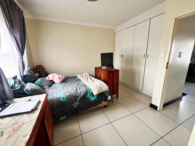 1 Bedroom Apartment in Rooihuiskraal North