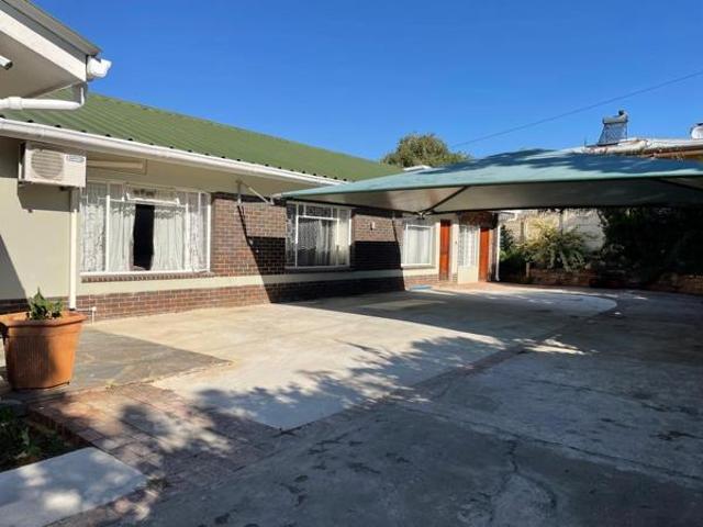 1 Bedroom Apartment in Sunnyside