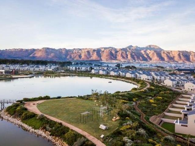1 Bedroom Apartment in Somerset Lakes