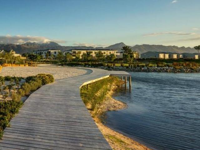 1 Bedroom Apartment in Somerset Lakes