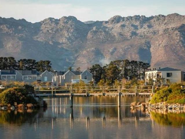 1 Bedroom Apartment in Somerset Lakes