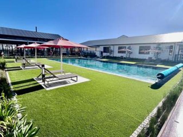 1 Bedroom Apartment in Somerset West Central
