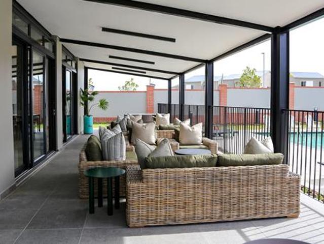 1 Bedroom Apartment in Somerset West Central