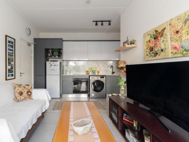 1 Bedroom Apartment in Somerset West Central