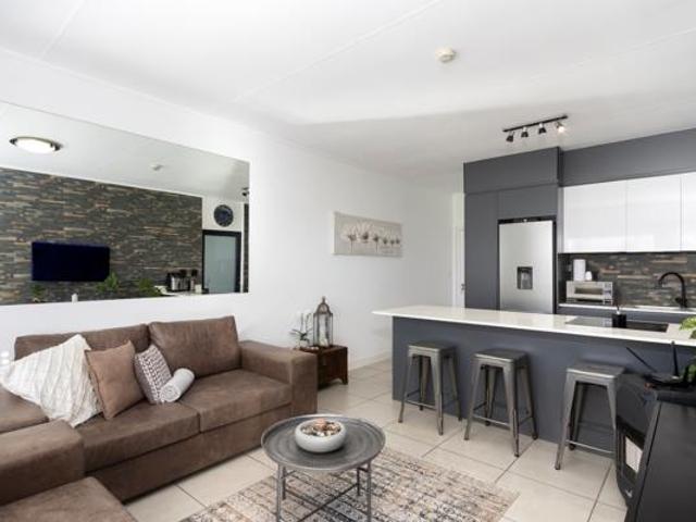 1 Bedroom Apartment in Somerset West Central