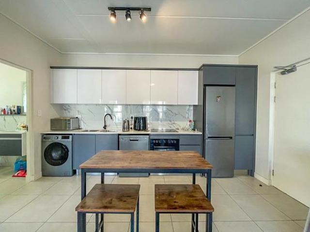 1 Bedroom Apartment in Somerset West Central