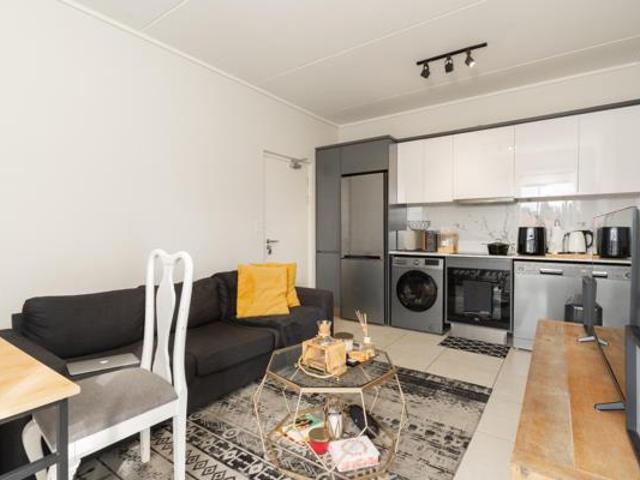 1 Bedroom Apartment in Somerset West Central