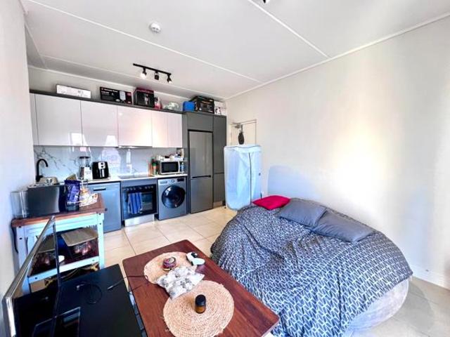 1 Bedroom Apartment in Somerset West Central