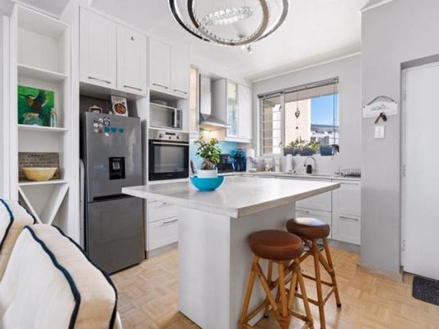 1 Bedroom Apartment in Three Anchor Bay