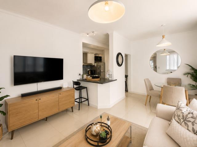 1 Bedroom Apartment in Three Anchor Bay