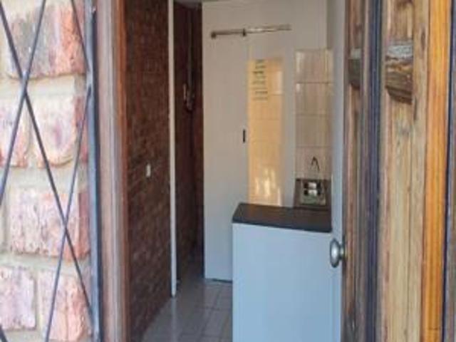 1 Bedroom Apartment in Van Riebeeck Heights