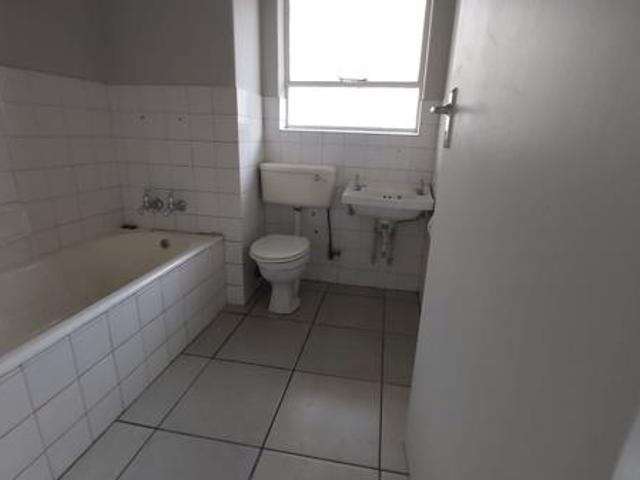 1 Bedroom Apartment in Vanderbijlpark SW5