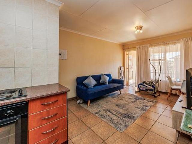 1 Bedroom Apartment in Vanderbijlpark SE