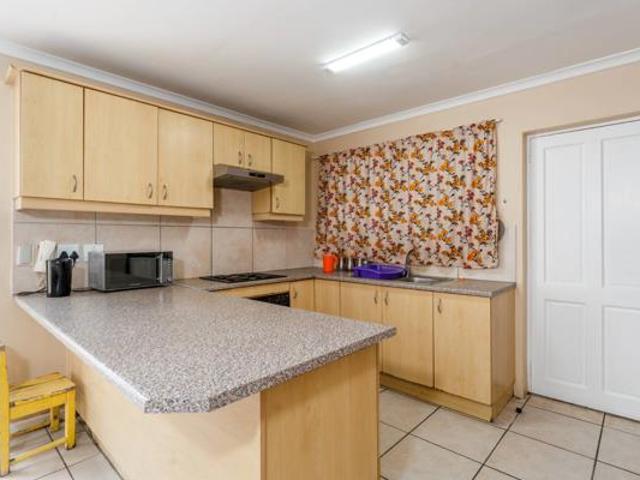 1 Bedroom Apartment in Wynberg