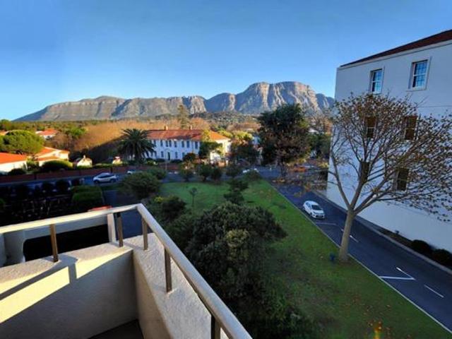1 Bedroom Apartment in Wynberg Upper