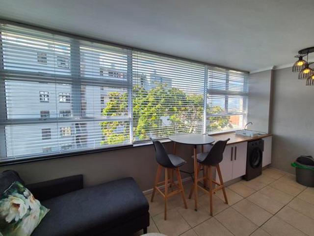1 Bedroom Apartment in Wynberg Upper