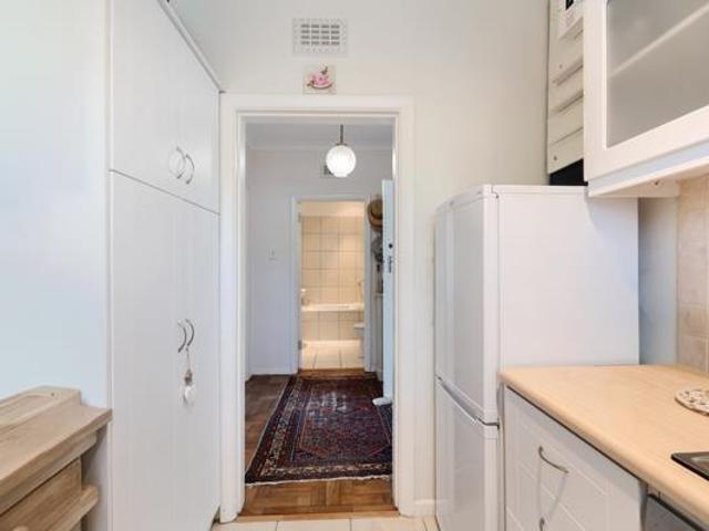 1 Bedroom Apartment in Wynberg Upper