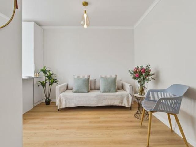 1 Bedroom Apartment in Wynberg Upper