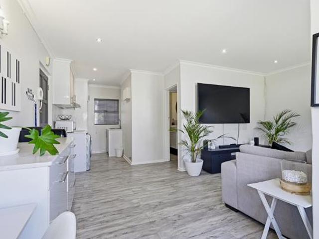 1 Bedroom Apartment in Wynberg Upper