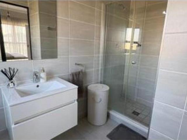 1 Bedroom Apartment in Waterfall