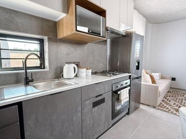 1 Bedroom Apartment in Waterkloof Glen