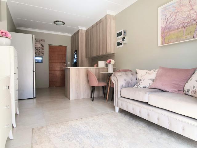 1 Bedroom Apartment in Waterkloof Ridge