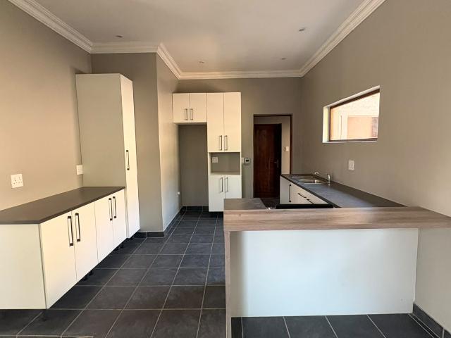 1 Bedroom Apartment in Waterkloof Ridge