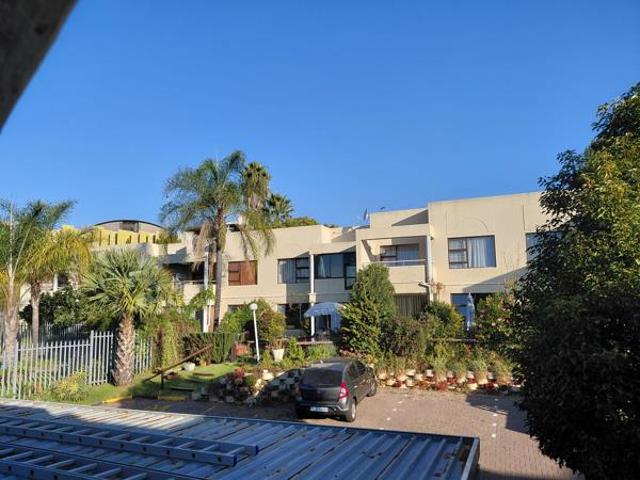 1 Bedroom Apartment in Weltevreden Park