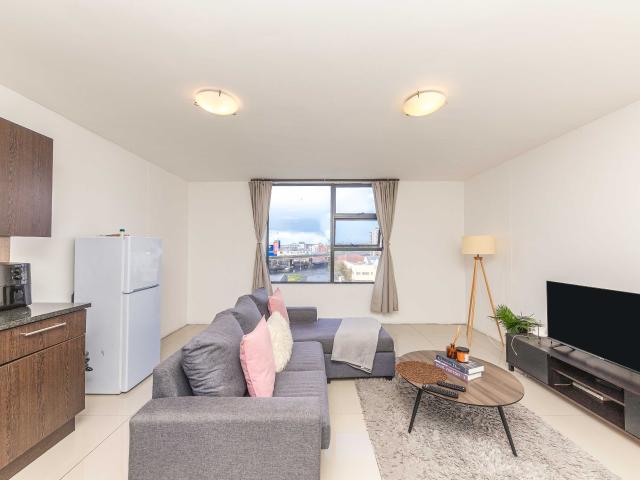 1 Bedroom Apartment in Zonnebloem