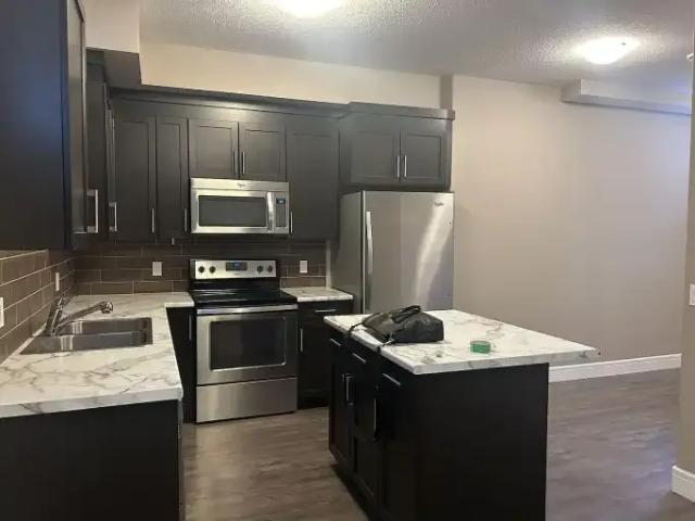 1 Bedroom Apartment Leduc AB 103355262