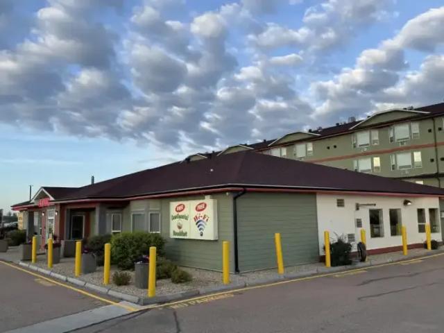 1 Bedroom Apartment Leduc AB 87924375
