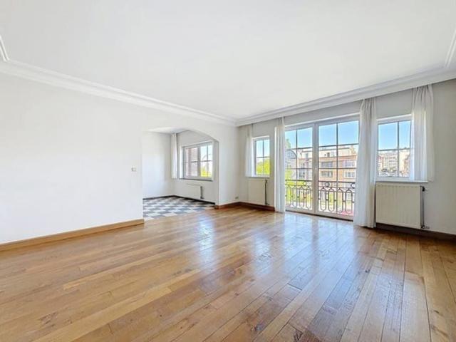 1 Bedroom Apartment – parking Roodebeek Area