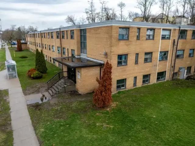 1 Bedroom Apartment Peterborough ON 104940381