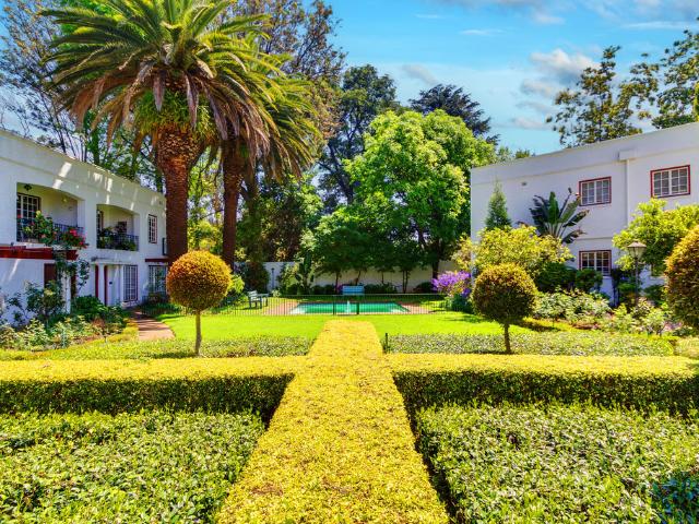 1 Bedroom Apartment Rented in Saxonwold