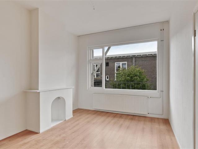 1 bedroom Apartment Surface Area: 50m2 Furnishings: Bare