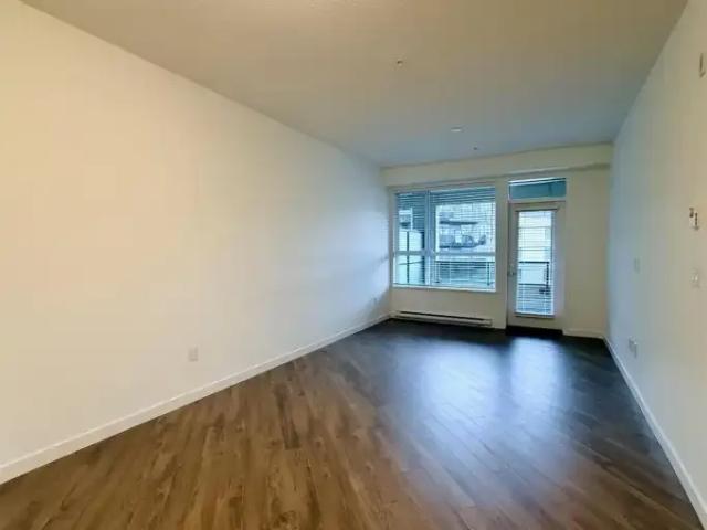 1 Bedroom Apartment Surrey BC 100527416
