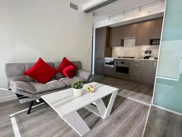 1 Bedroom Apartment Surrey BC 102518928