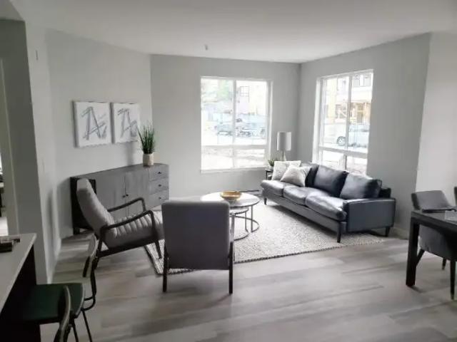 1 Bedroom Apartment Surrey BC 102770344