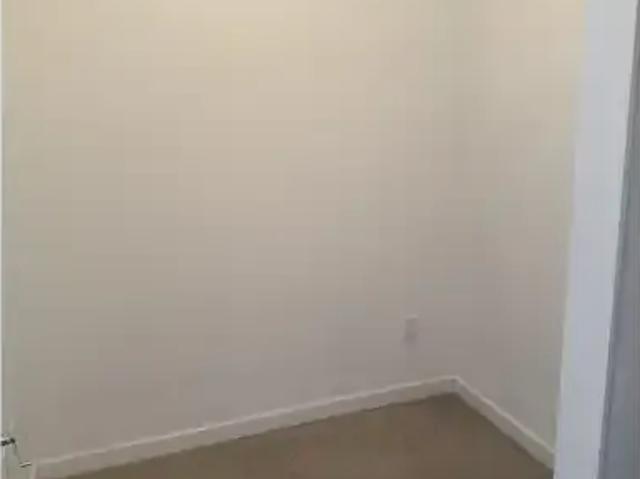 1 Bedroom Apartment Surrey BC 102915333