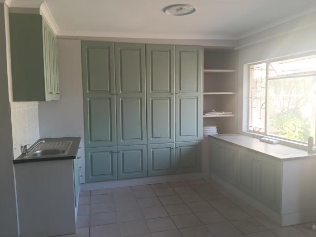 1 Bedroom Apartment To Let in Universitas