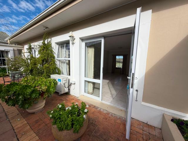 1 Bedroom Apartment To Let in Van Riebeeckshof