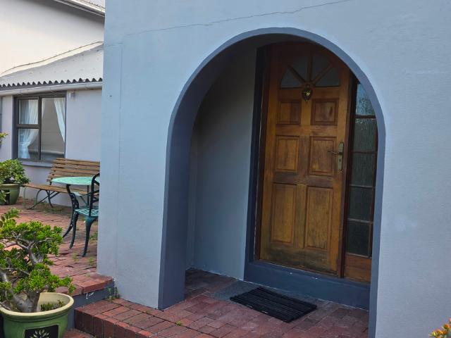 1 Bedroom Apartment To Let in Valley Area
