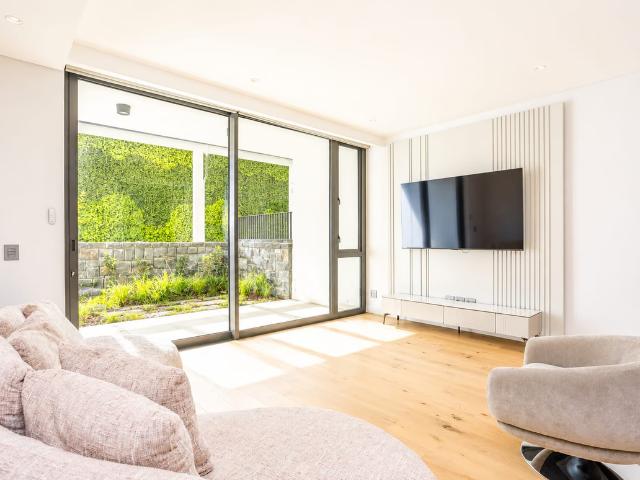 1 Bedroom Apartment To Let in Waterfront
