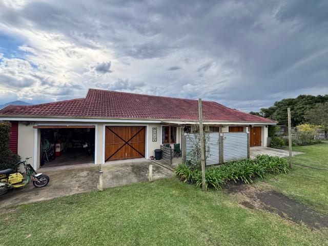 1 Bedroom Apartment To Let in Wilderness Heights