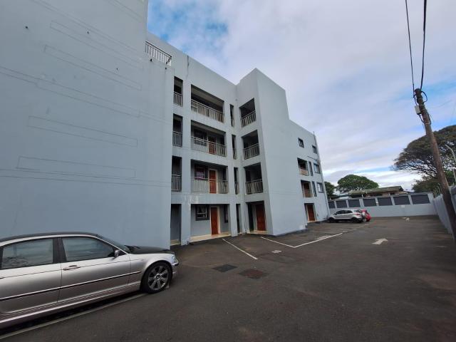 1 Bedroom Apartment To Let in Athlone Park