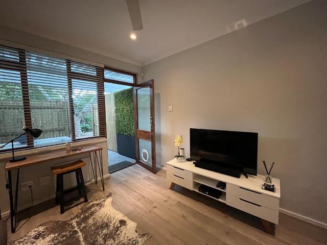 1 Bedroom Apartment To Let in Bergvliet