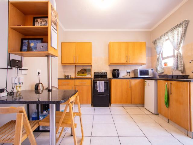 1 Bedroom Apartment To Let in Die Bult