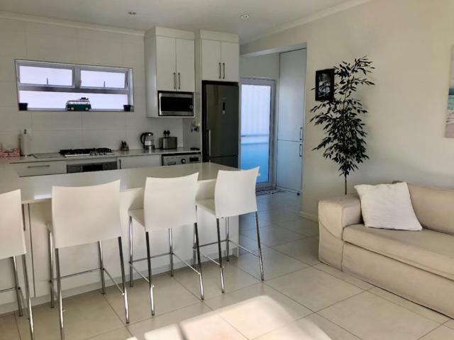 1 Bedroom Apartment To Let in Green Point